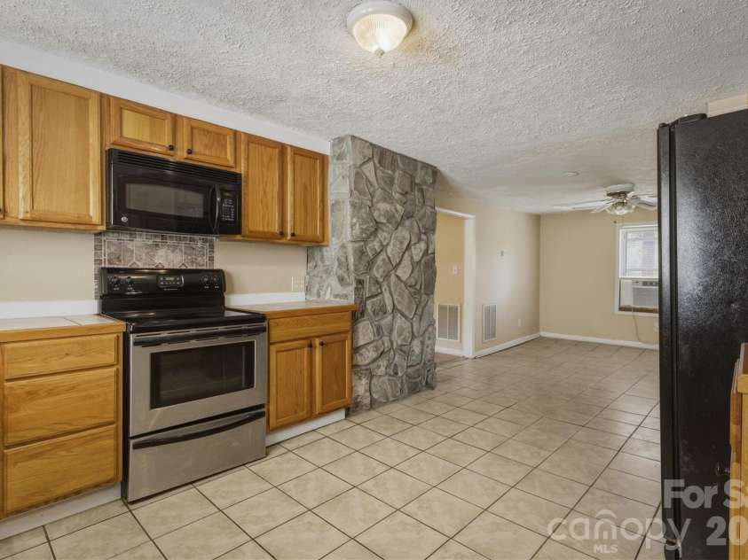 2566 Andrews Circle, Lenoir, NC 28645.  MLS# CAR4369144, YatesRealty ID 22900. 