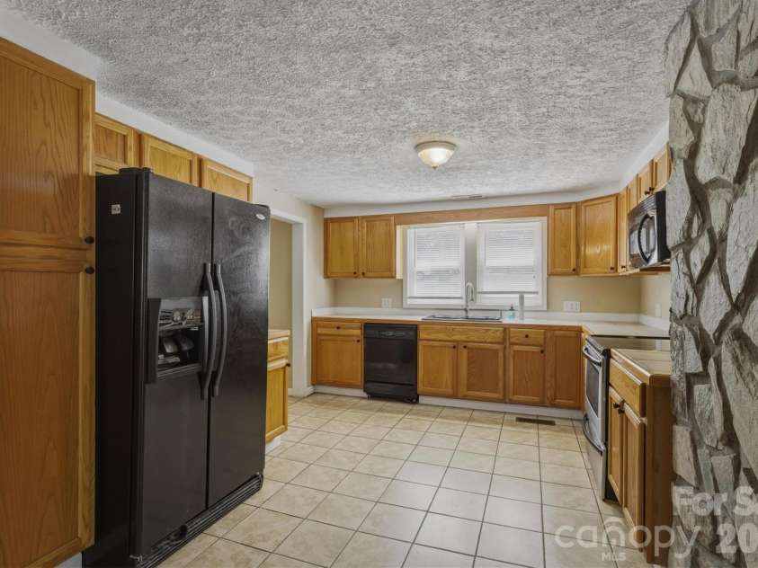 2566 Andrews Circle, Lenoir, NC 28645.  MLS# CAR4369144, YatesRealty ID 22900. 