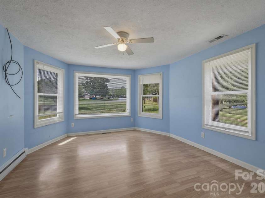 2566 Andrews Circle, Lenoir, NC 28645.  MLS# CAR4369144, YatesRealty ID 22900. 
