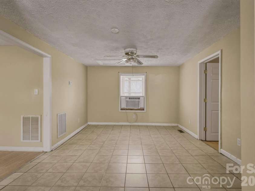 2566 Andrews Circle, Lenoir, NC 28645.  MLS# CAR4369144, YatesRealty ID 22900. 
