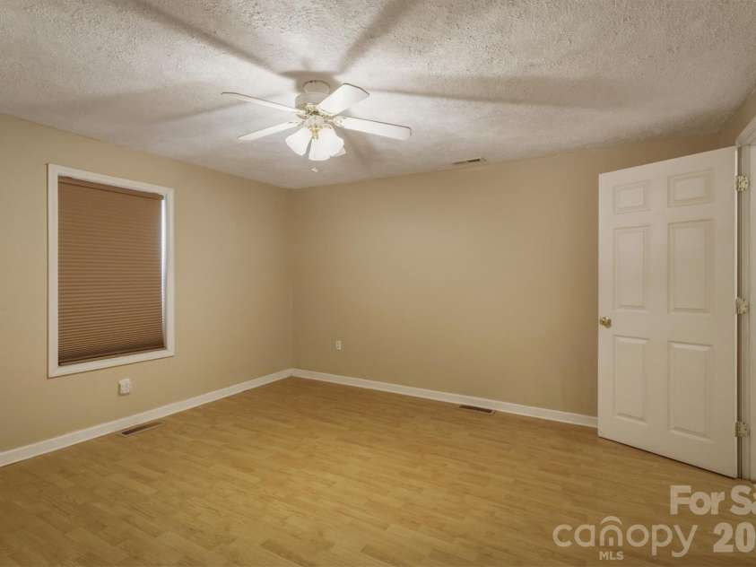 2566 Andrews Circle, Lenoir, NC 28645.  MLS# CAR4369144, YatesRealty ID 22900. 