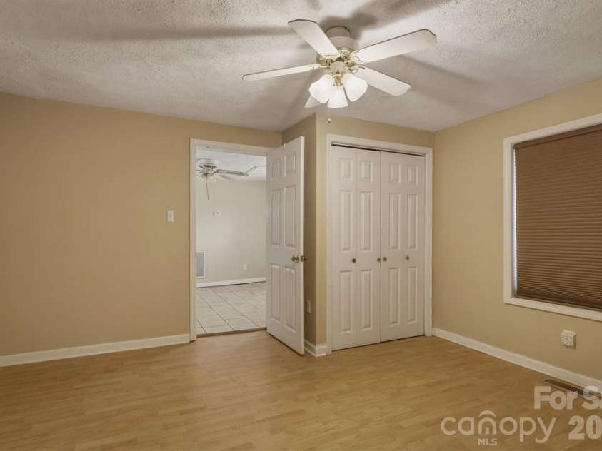 2566 Andrews Circle, Lenoir, NC 28645.  MLS# CAR4369144, YatesRealty ID 22900. 