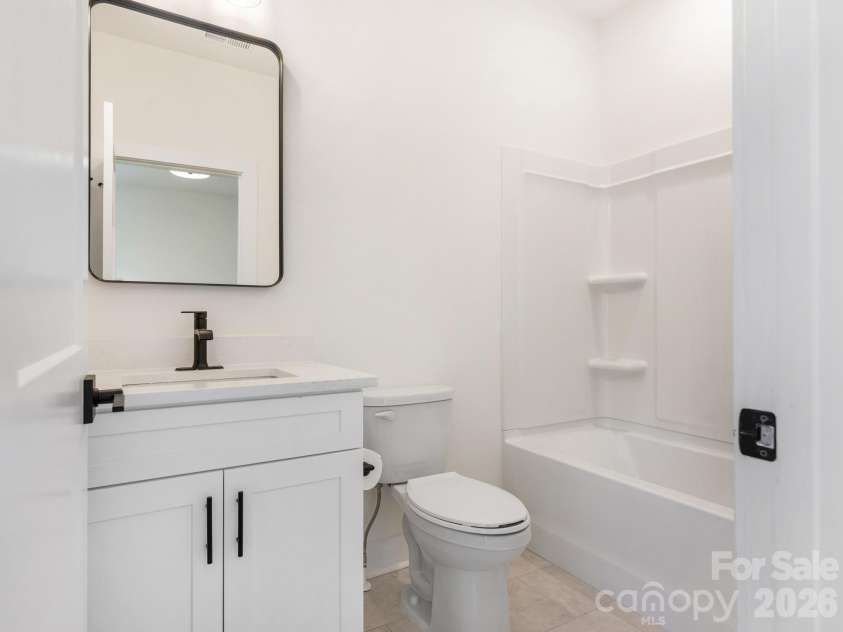 226 Sutton Park Lane, Charlotte, NC 28211.  MLS# CAR4370409, YatesRealty ID 22901. Bathroom 2