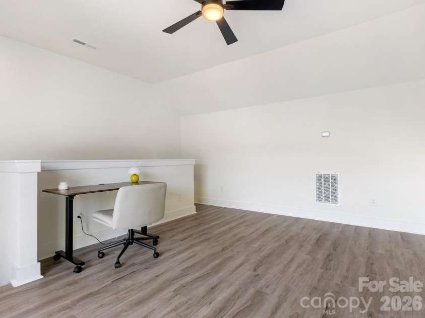 226 Sutton Park Lane, Charlotte, NC 28211.  MLS# CAR4370409, YatesRealty ID 22901. Bonus Room
