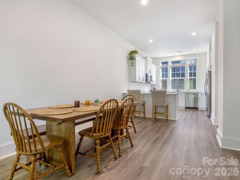 226 Sutton Park Lane, Charlotte, NC 28211.  MLS# CAR4370409, YatesRealty ID 22901. Dining Area