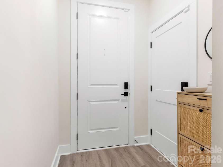 226 Sutton Park Lane, Charlotte, NC 28211.  MLS# CAR4370409, YatesRealty ID 22901. Foyer