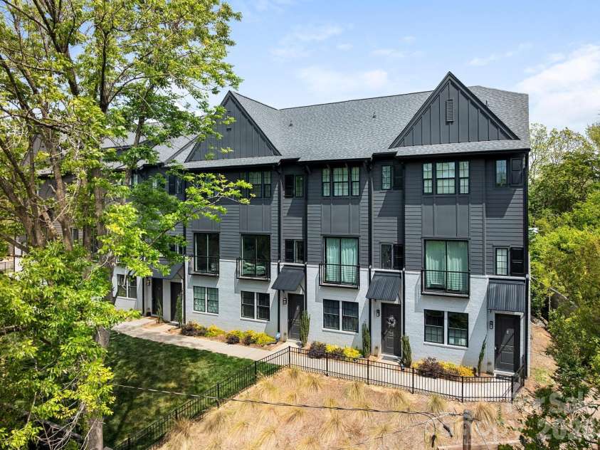 226 Sutton Park Lane, Charlotte, NC 28211.  MLS# CAR4370409, YatesRealty ID 22901. Front Exterior