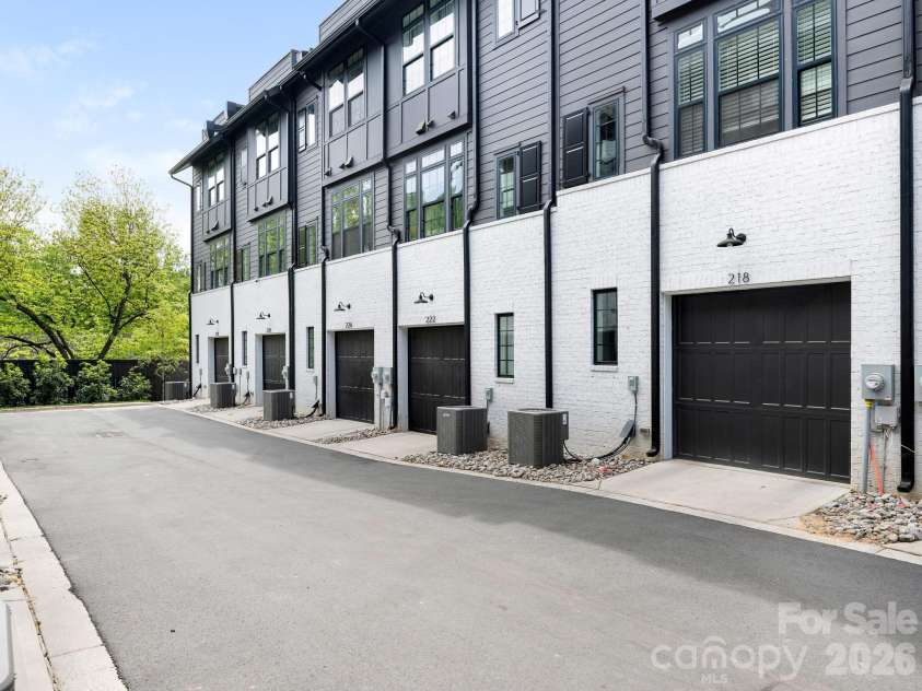 226 Sutton Park Lane, Charlotte, NC 28211.  MLS# CAR4370409, YatesRealty ID 22901. Rear Exterior