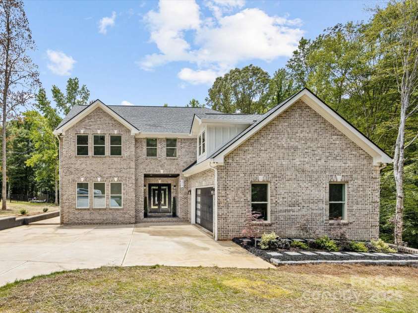 5217 Waterfall Court, Gastonia, NC 28056.  MLS# CAR4268389, YatesRealty ID 22901. Front exterior