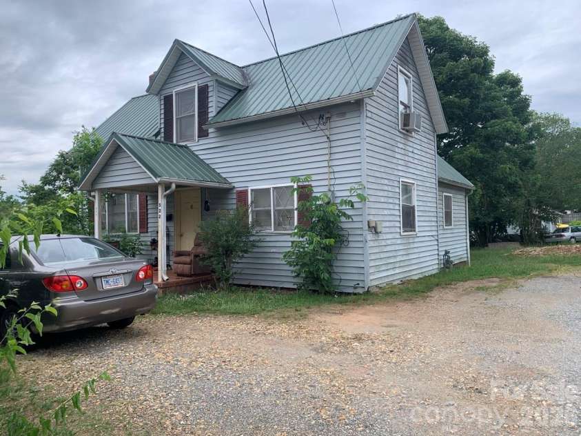 522 Concord Street, Morganton, NC 28655.  MLS# CAR4369866, YatesRealty ID 22902. 