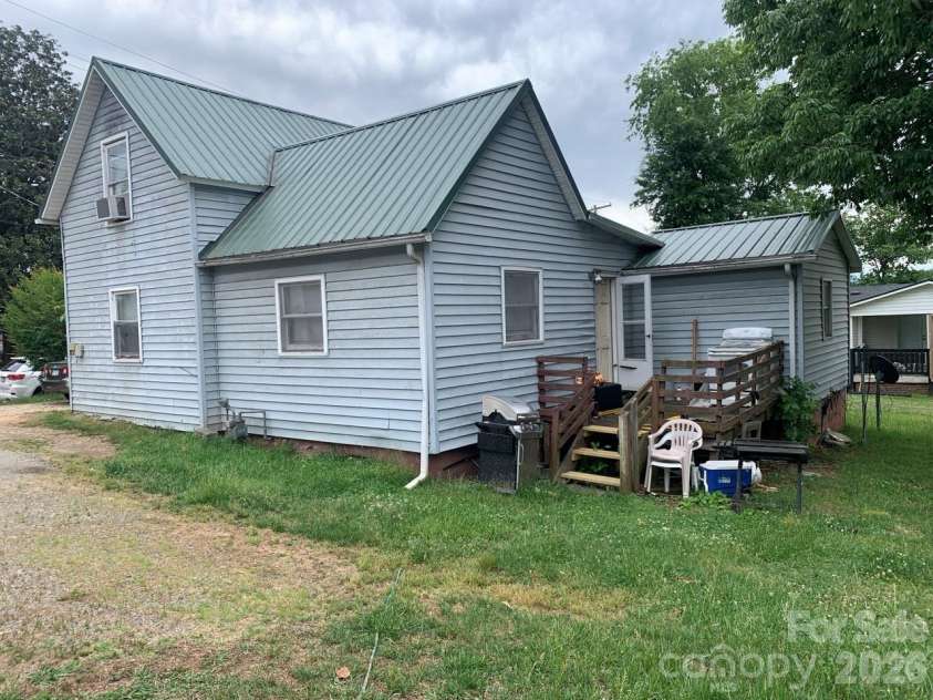 522 Concord Street, Morganton, NC 28655.  MLS# CAR4369866, YatesRealty ID 22902. 