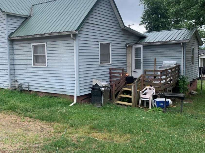 522 Concord Street, Morganton, NC 28655.  MLS# CAR4369866, YatesRealty ID 22902. 