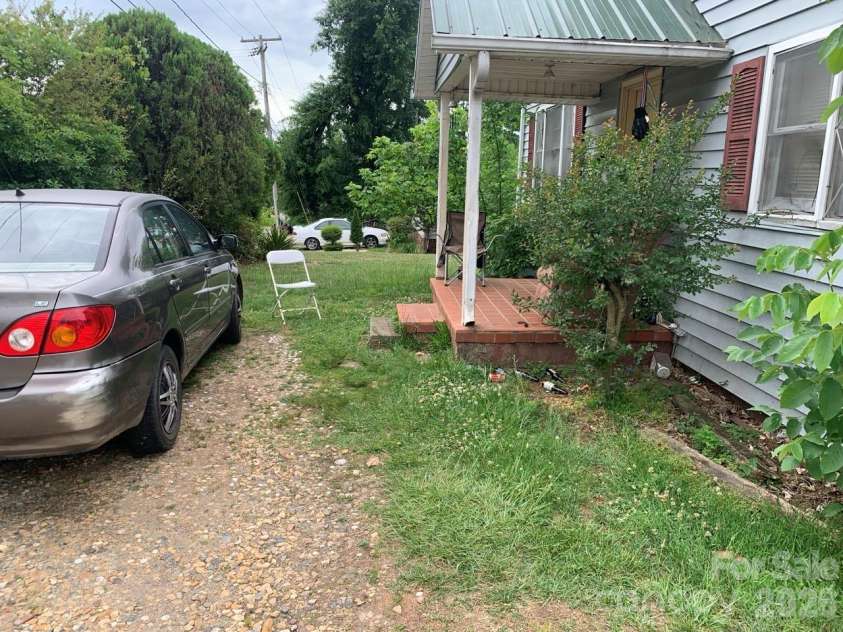 522 Concord Street, Morganton, NC 28655.  MLS# CAR4369866, YatesRealty ID 22902. 