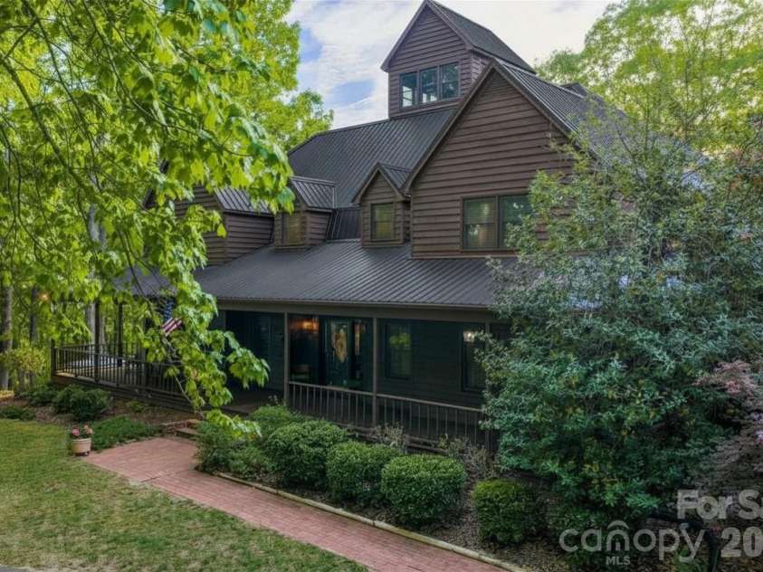 300 Cottonstone Lane, Troy, NC 27371.  MLS# CAR4374576, YatesRealty ID 22904. 