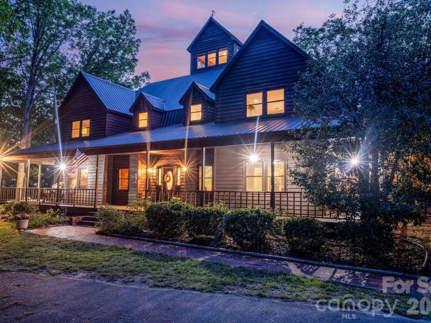 300 Cottonstone Lane, Troy, NC 27371.  MLS# CAR4374576, YatesRealty ID 22904. 