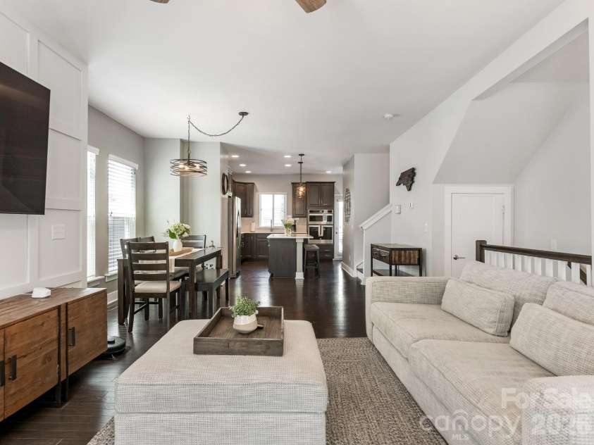 3536 Craughwell Drive, Charlotte, NC 28209.  MLS# CAR4374952, YatesRealty ID 22905. Open concept