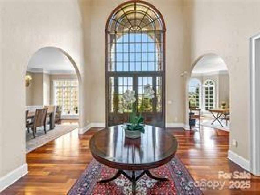 38 Bradford Vista, Fletcher, NC 28732.  MLS# CAR4274211, YatesRealty ID 22906. 2 storyer entrance