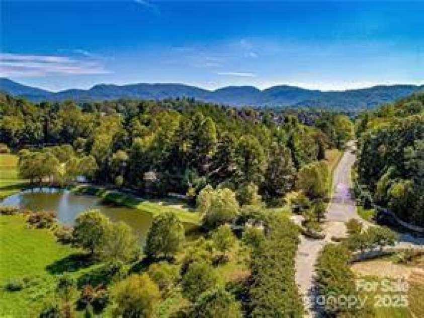 38 Bradford Vista, Fletcher, NC 28732.  MLS# CAR4274211, YatesRealty ID 22906. Beautiful Waterford Lakes