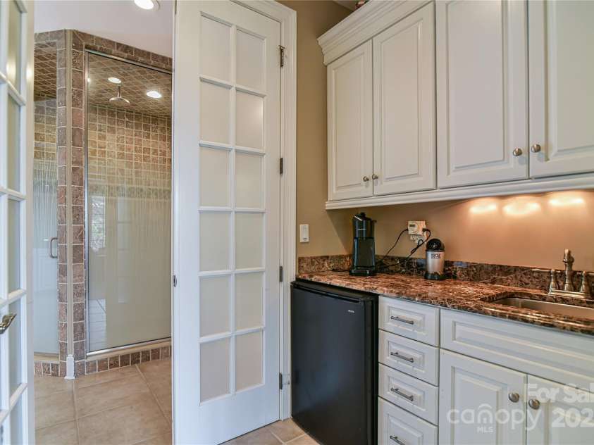 38 Bradford Vista, Fletcher, NC 28732.  MLS# CAR4274211, YatesRealty ID 22906. Coffee station