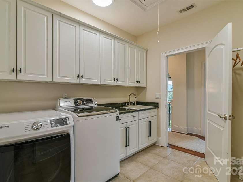 38 Bradford Vista, Fletcher, NC 28732.  MLS# CAR4274211, YatesRealty ID 22906. Convenient laundry with sink