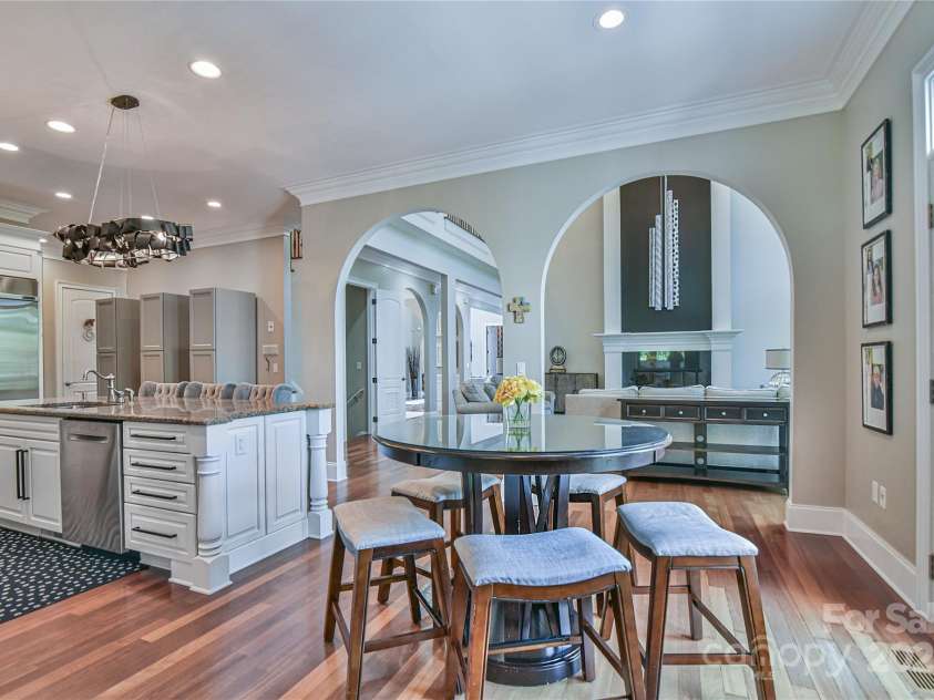 38 Bradford Vista, Fletcher, NC 28732.  MLS# CAR4274211, YatesRealty ID 22906. Eat in kitchen