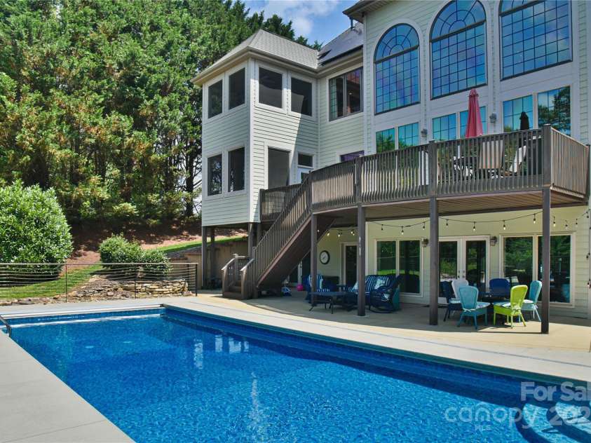 38 Bradford Vista, Fletcher, NC 28732.  MLS# CAR4274211, YatesRealty ID 22906. Large pool