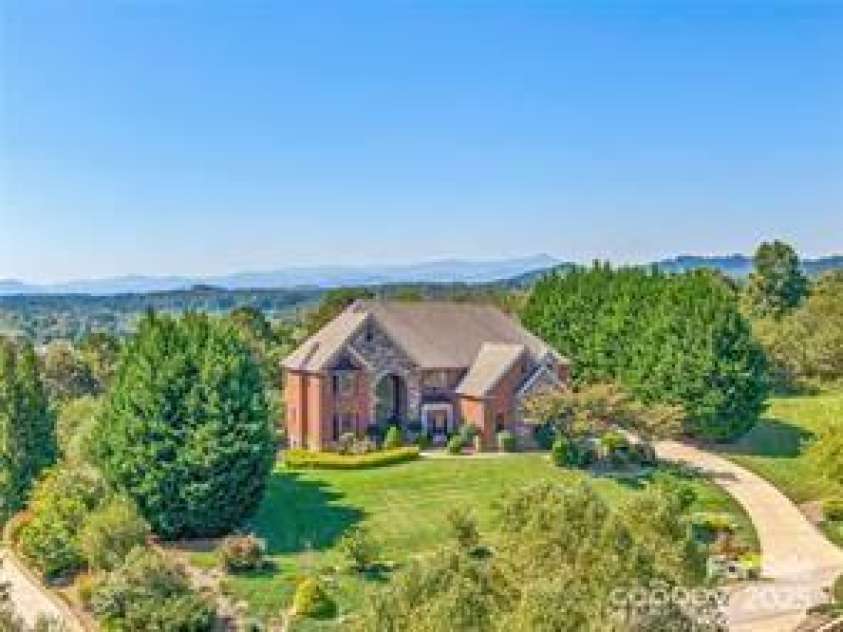 38 Bradford Vista, Fletcher, NC 28732.  MLS# CAR4274211, YatesRealty ID 22906. Majestic setting