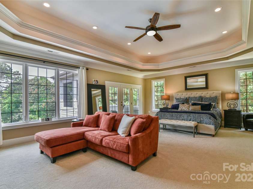 38 Bradford Vista, Fletcher, NC 28732.  MLS# CAR4274211, YatesRealty ID 22906. Sitting room in primary