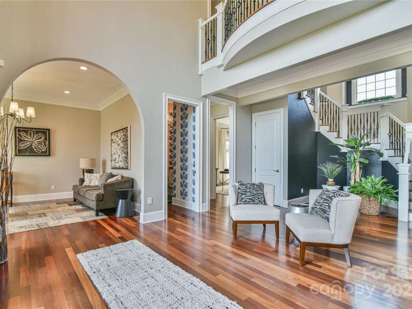 38 Bradford Vista, Fletcher, NC 28732.  MLS# CAR4274211, YatesRealty ID 22906. Stunning foyer