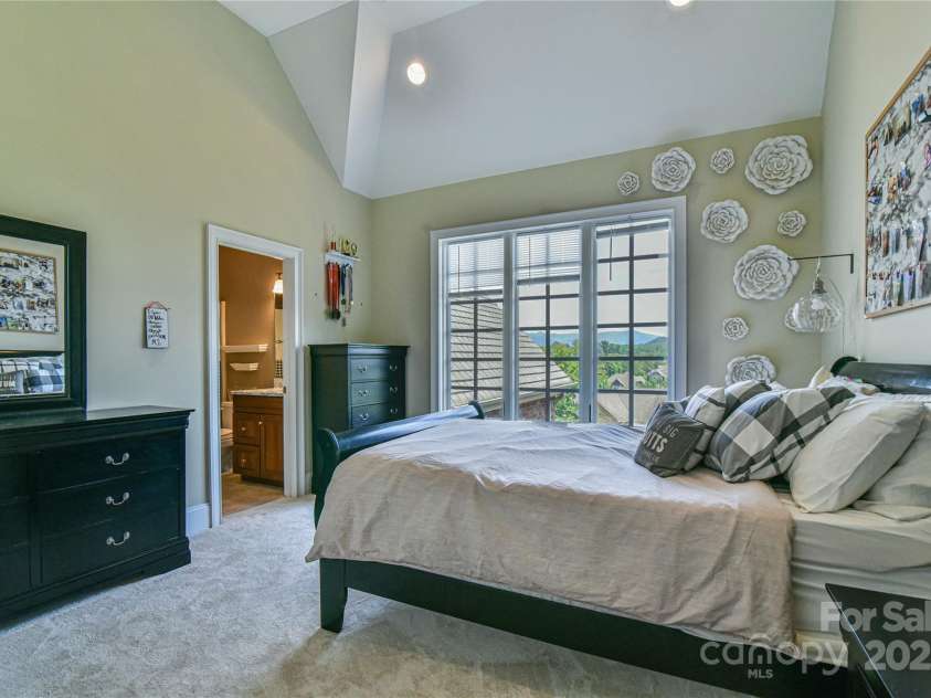 38 Bradford Vista, Fletcher, NC 28732.  MLS# CAR4274211, YatesRealty ID 22906. Teen bedroom with high ceilings