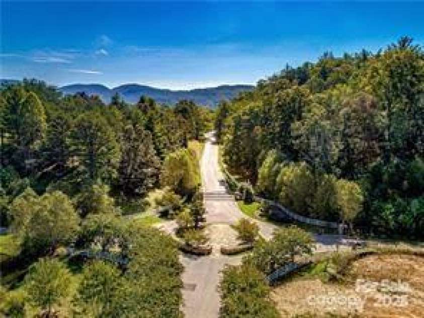 38 Bradford Vista, Fletcher, NC 28732.  MLS# CAR4274211, YatesRealty ID 22906. Waterford Lakes gate