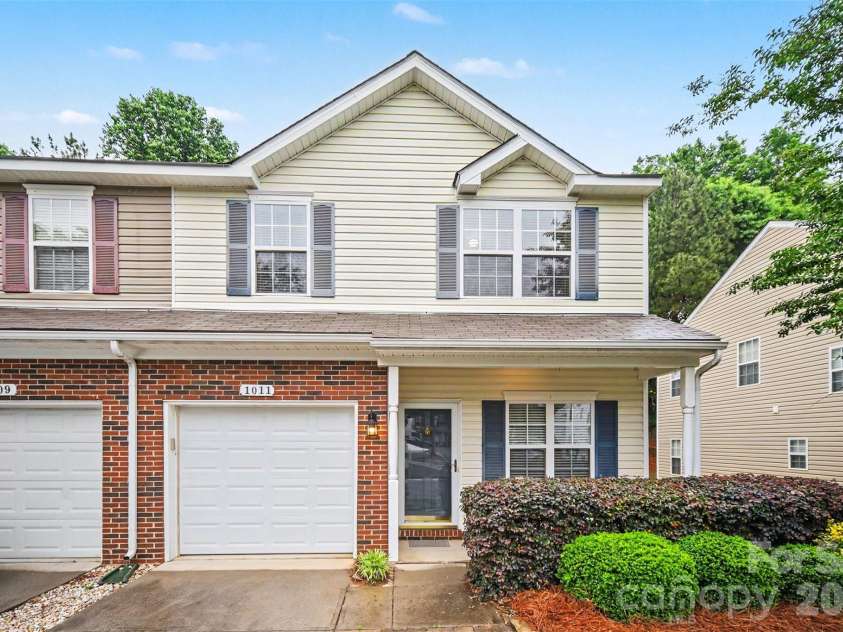 1011 Silver Springs Road, Fort Mill, SC 29715.  MLS# CAR4376380, YatesRealty ID 22907. 