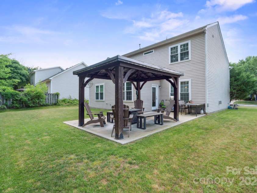 16337 Greybriar Forest Lane, Charlotte, NC 28278.  MLS# CAR4321369, YatesRealty ID 2291. 