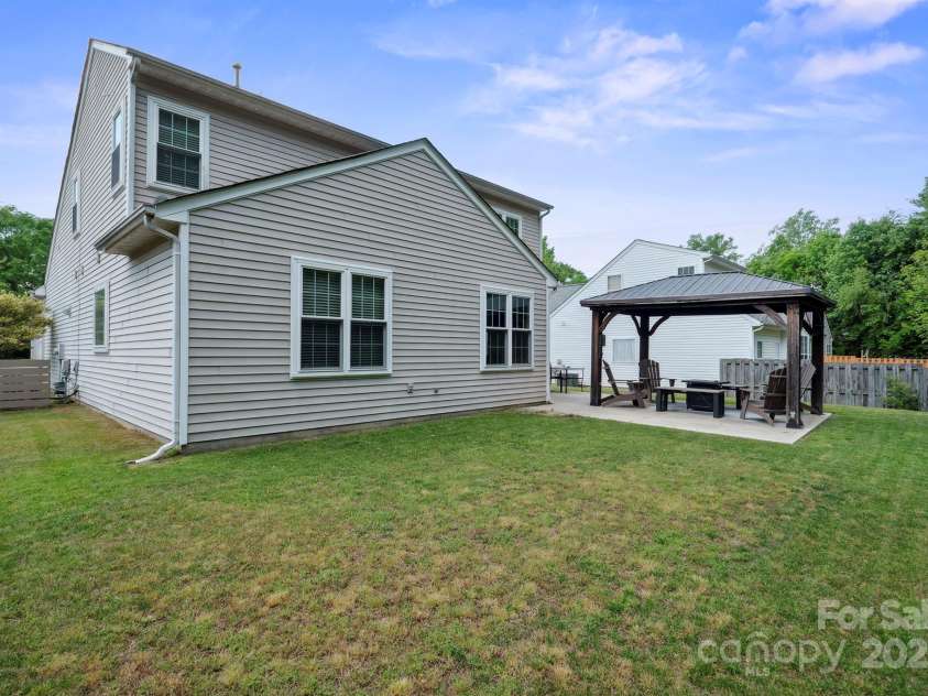 16337 Greybriar Forest Lane, Charlotte, NC 28278.  MLS# CAR4321369, YatesRealty ID 2291. 