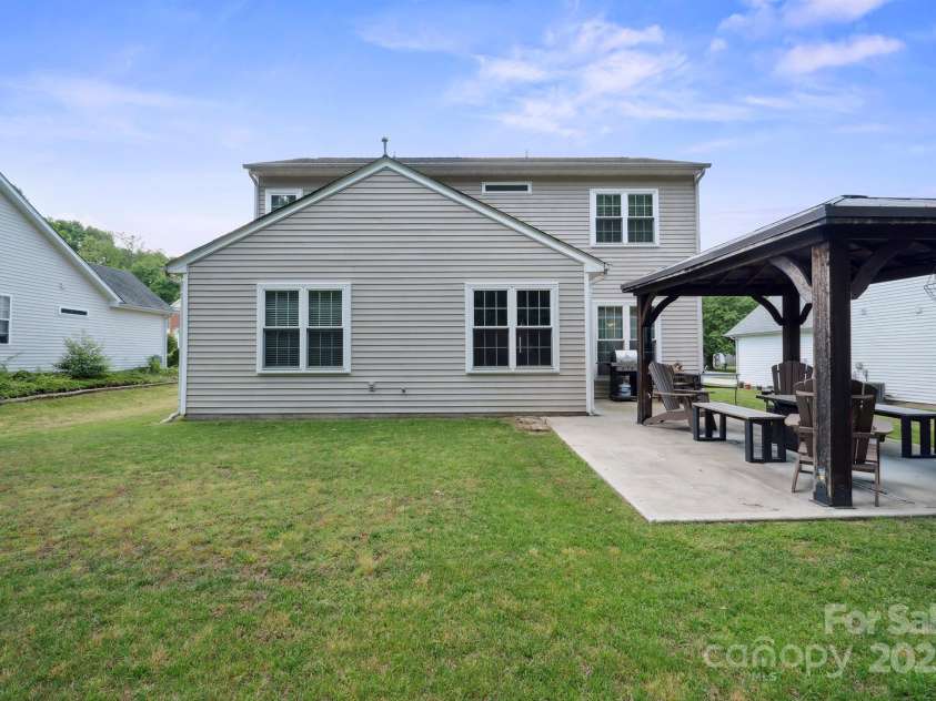 16337 Greybriar Forest Lane, Charlotte, NC 28278.  MLS# CAR4321369, YatesRealty ID 2291. 