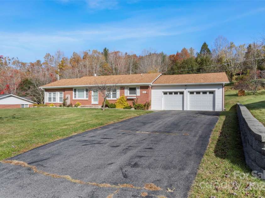 55 Cataberry Lane, Burnsville, NC 28714.  MLS# CAR4319951, YatesRealty ID 2291. 