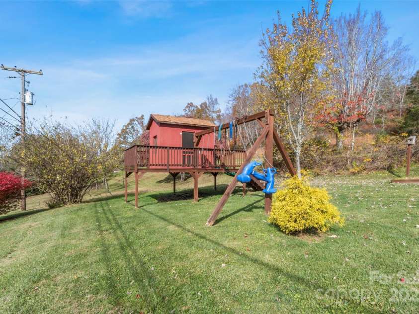 55 Cataberry Lane, Burnsville, NC 28714.  MLS# CAR4319951, YatesRealty ID 2291. 