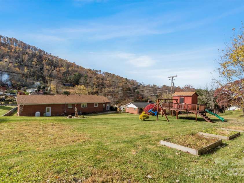 55 Cataberry Lane, Burnsville, NC 28714.  MLS# CAR4319951, YatesRealty ID 2291. 