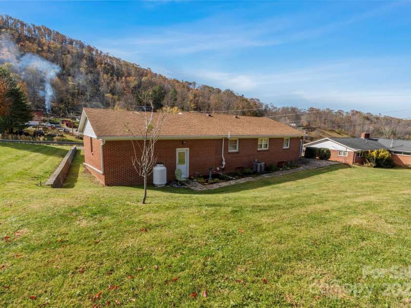 55 Cataberry Lane, Burnsville, NC 28714.  MLS# CAR4319951, YatesRealty ID 2291. 