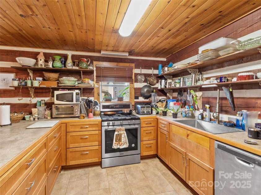 620 Hickory Springs Road, Burnsville, NC 28714.  MLS# CAR4228193, YatesRealty ID 2291. 