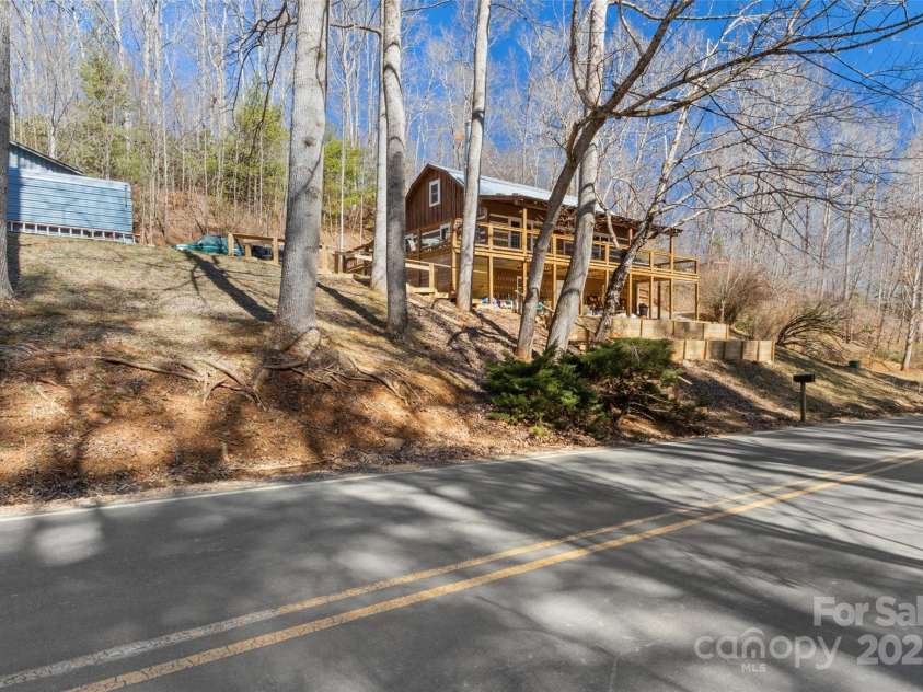 620 Hickory Springs Road, Burnsville, NC 28714.  MLS# CAR4228193, YatesRealty ID 2291. 