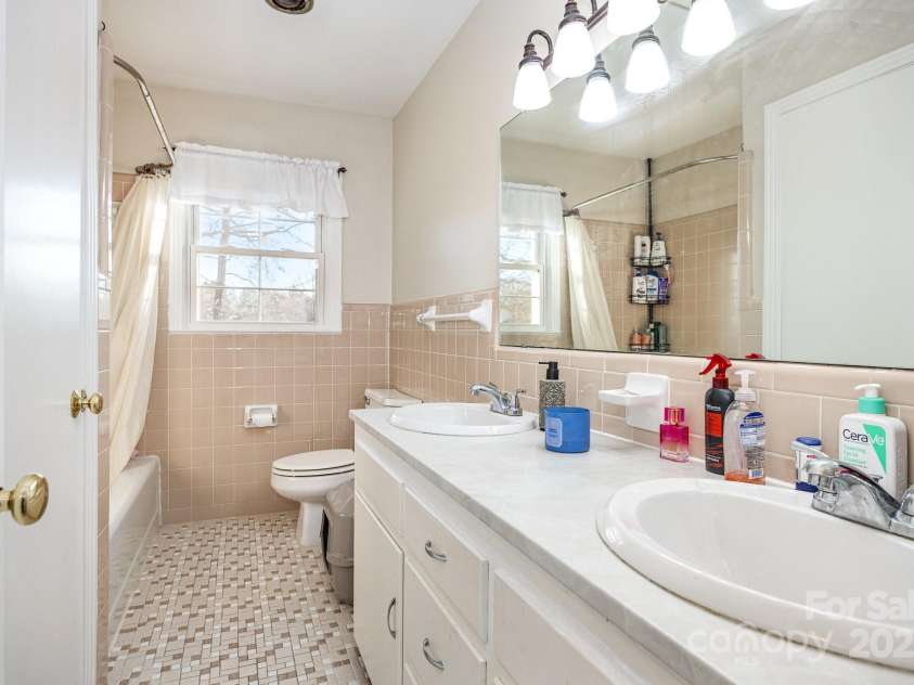 714 Shady Drive, Albemarle, NC 28001.  MLS# CAR4327458, YatesRealty ID 22910. 