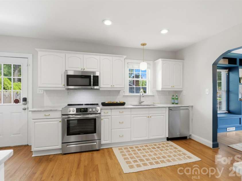 1929 Mecklenburg Avenue, Charlotte, NC 28205.  MLS# CAR4366815, YatesRealty ID 22912. 