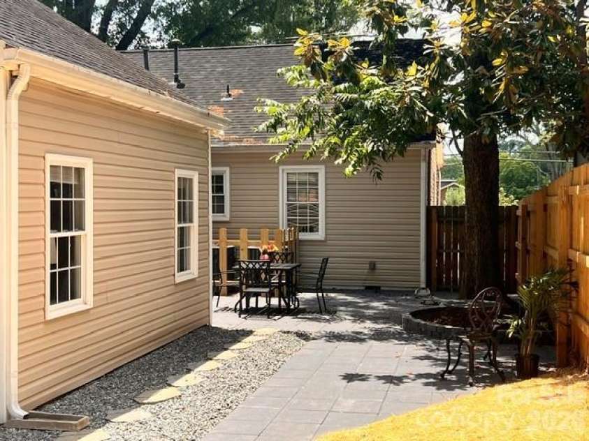 1929 Mecklenburg Avenue, Charlotte, NC 28205.  MLS# CAR4366815, YatesRealty ID 22912. 