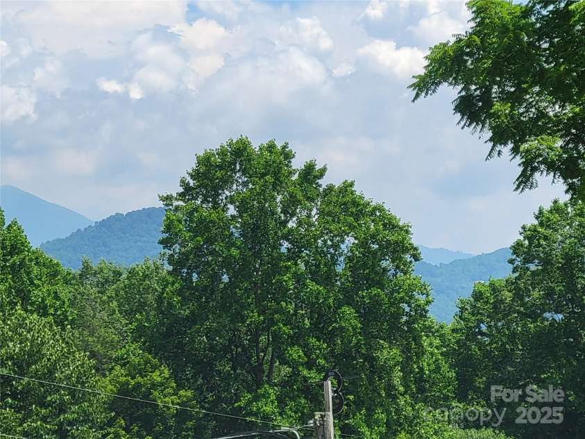 53 Lookout Lane, Waynesville, NC 28785.  MLS# CAR4275418, YatesRealty ID 22912. 