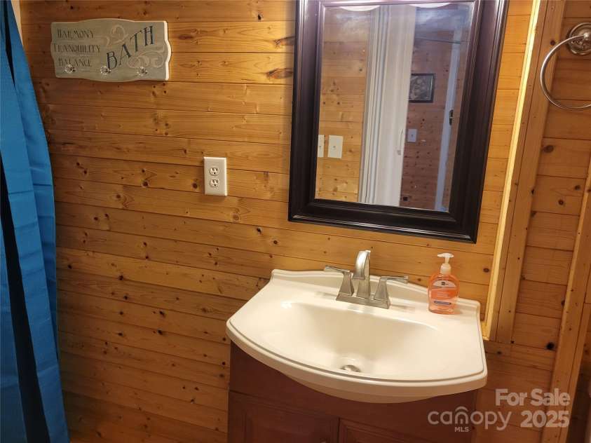 53 Lookout Lane, Waynesville, NC 28785.  MLS# CAR4275418, YatesRealty ID 22912. 