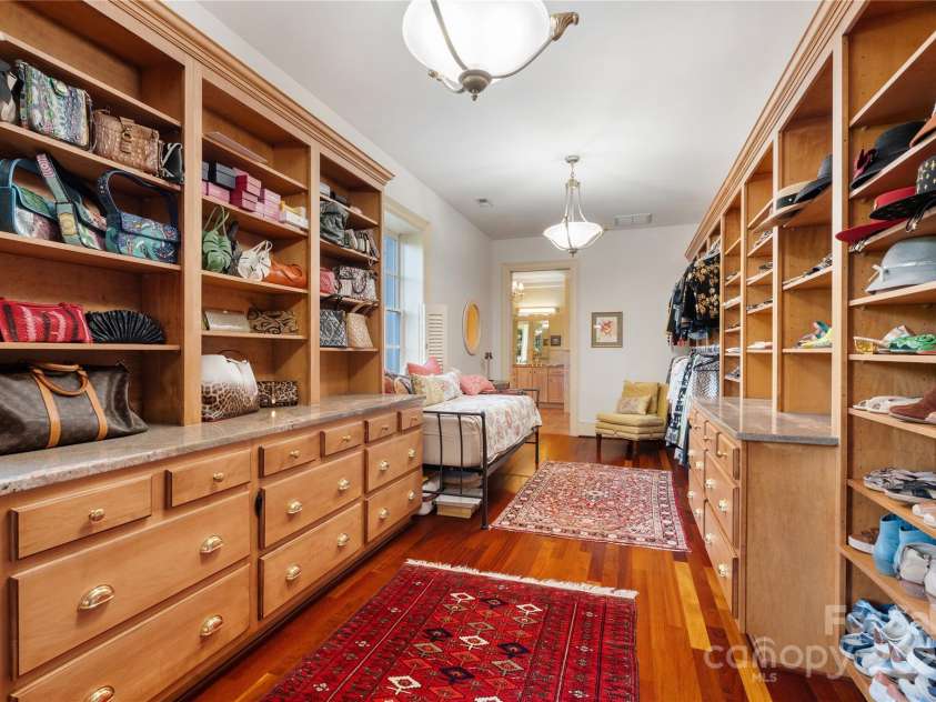 1067 Kent Road, Winston Salem, NC 27104.  MLS# CAR4263540, YatesRealty ID 22913. 
