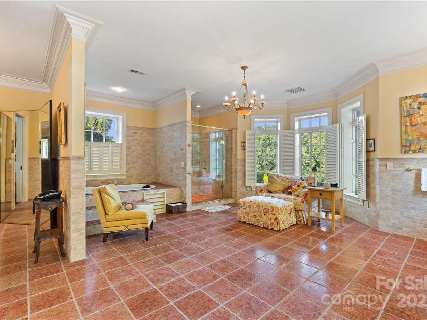 1067 Kent Road, Winston Salem, NC 27104.  MLS# CAR4263540, YatesRealty ID 22913. 