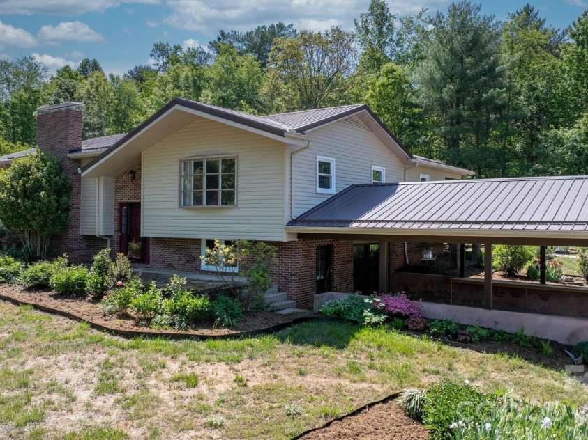 2113 White Pine Drive, Granite Falls, NC 28638.  MLS# CAR4376229, YatesRealty ID 22913. 