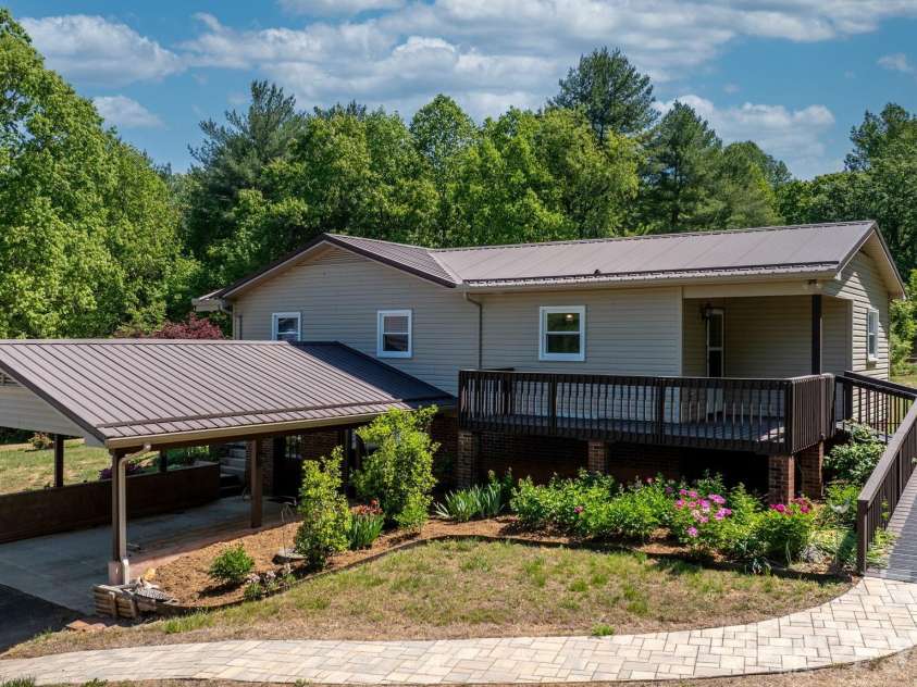 2113 White Pine Drive, Granite Falls, NC 28638.  MLS# CAR4376229, YatesRealty ID 22913. 
